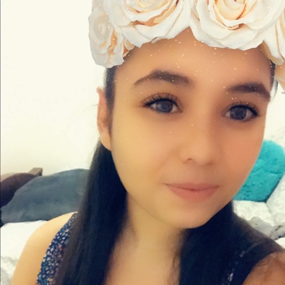 Meet your Posher, Nicole - Picture 1 of 1